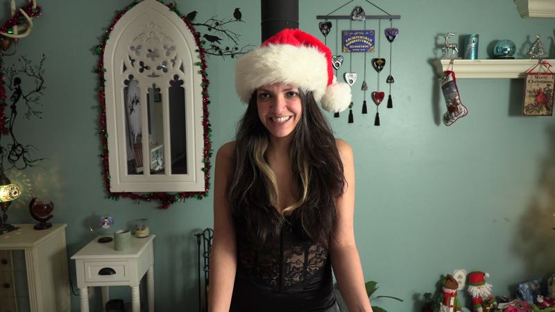 jasmine_santa_hat_800.jpg