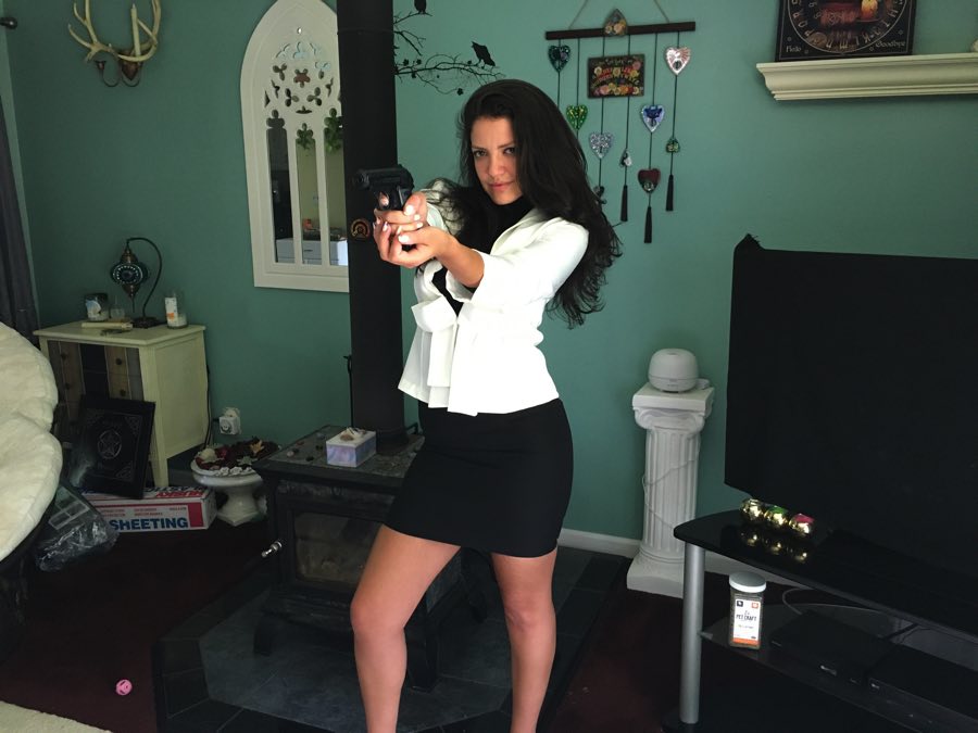 jasmine_bond_2021_900.jpg