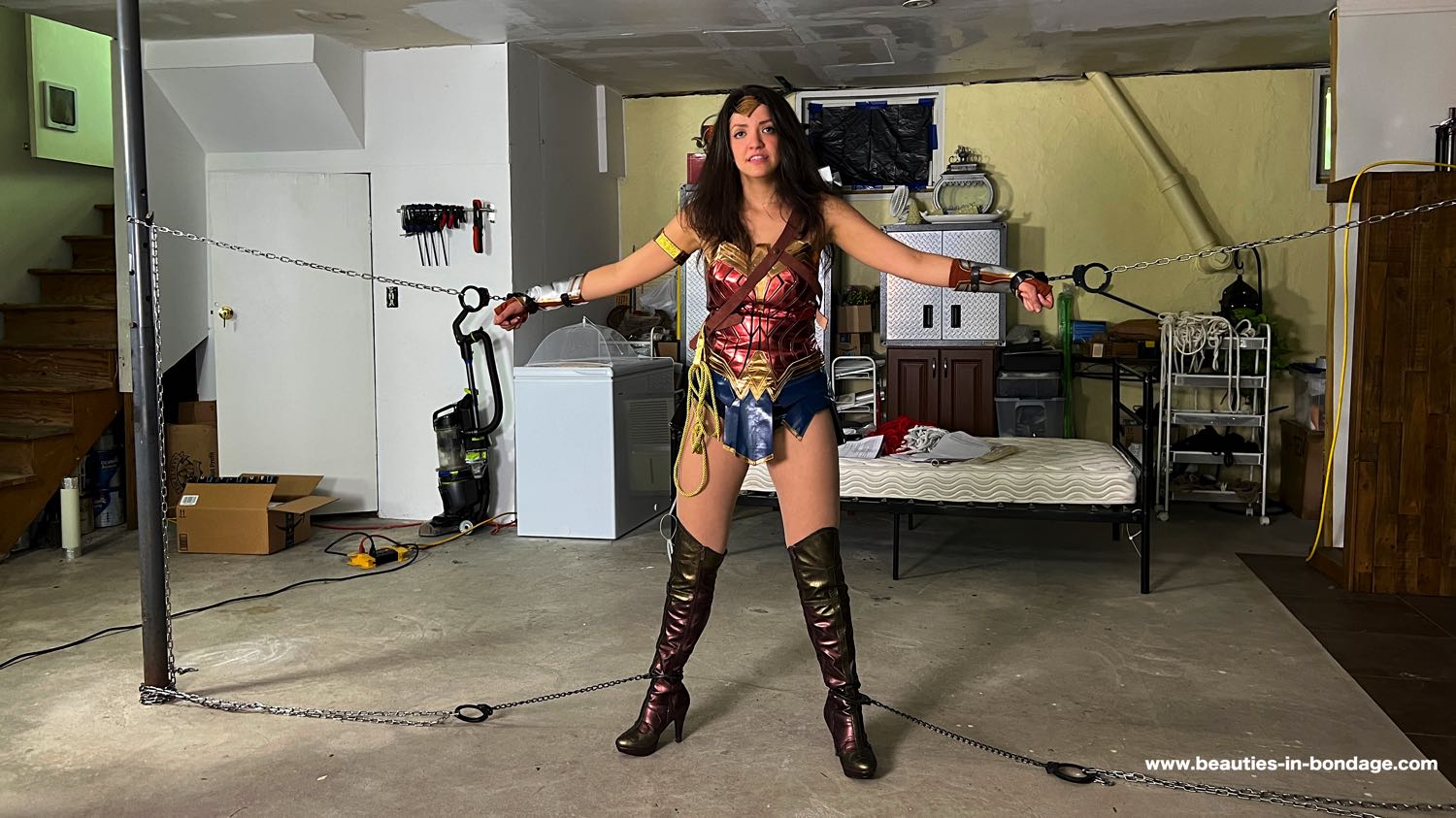 wonder_woman_restrained_fo.jpg