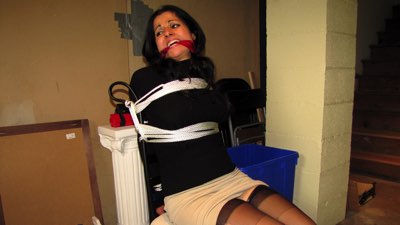 She Should Have Left The Laundry (2K upscaled)